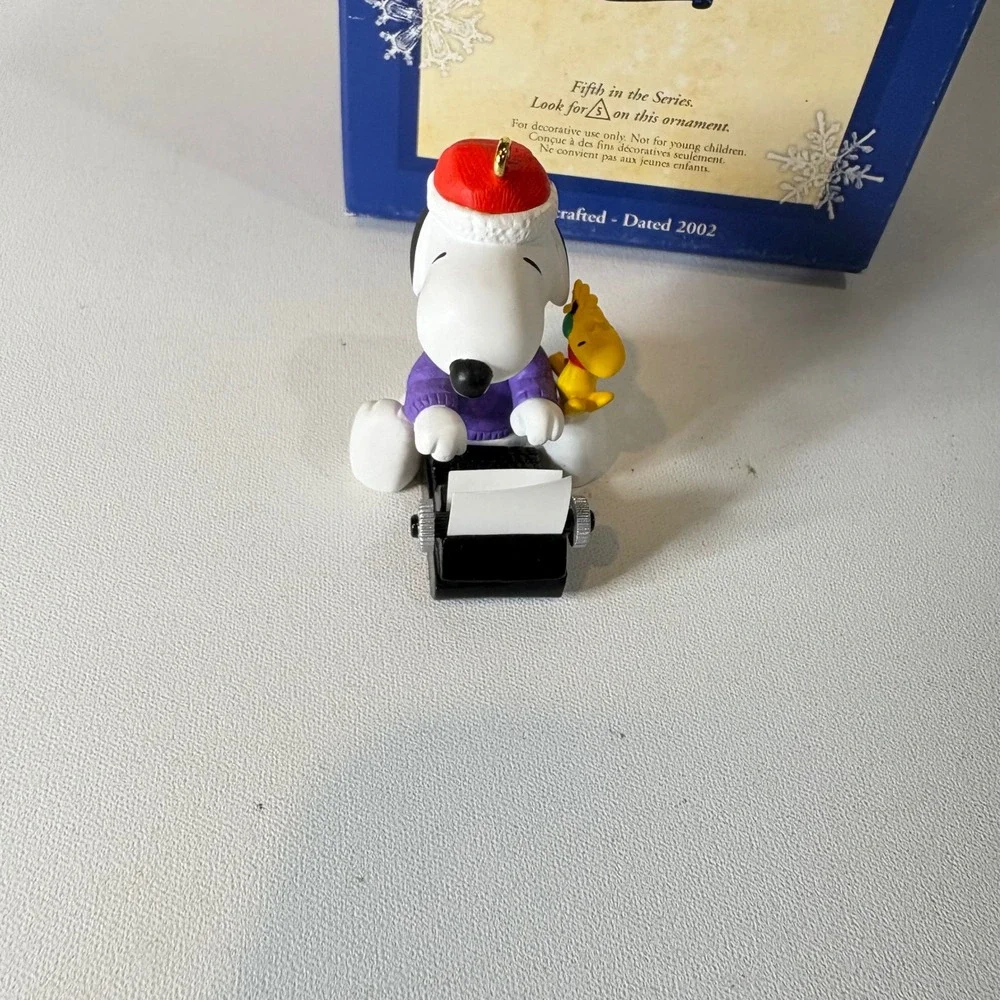 Hallmark Peanuts Snoopy Literary Ace 2002 Keepsake Ornament Spotlight Series Box